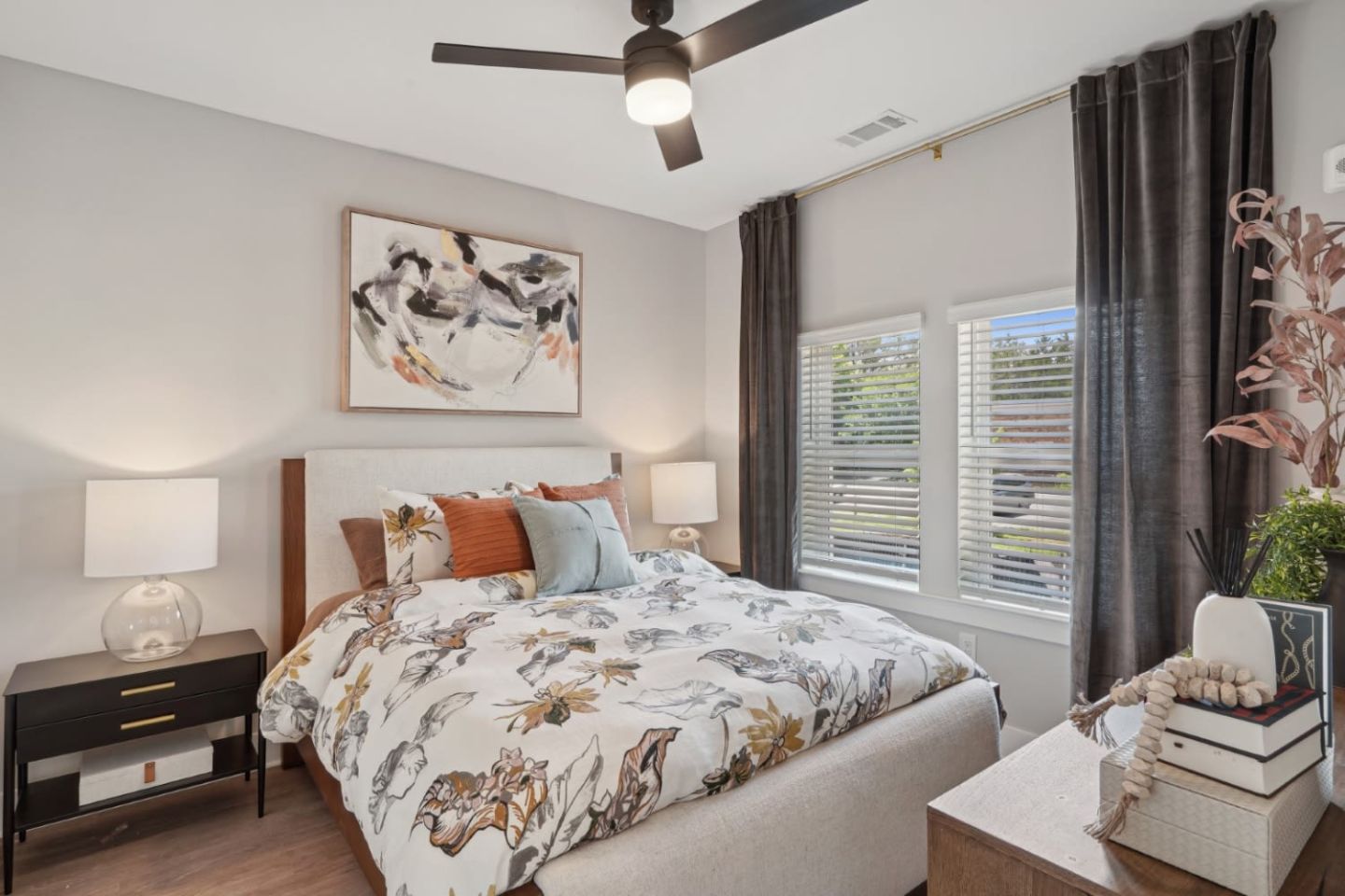 900 Willow Image 16