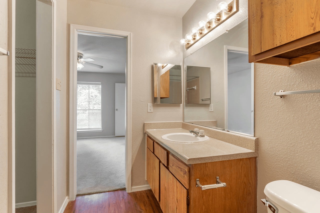 Elm Creek Apartments Image 4