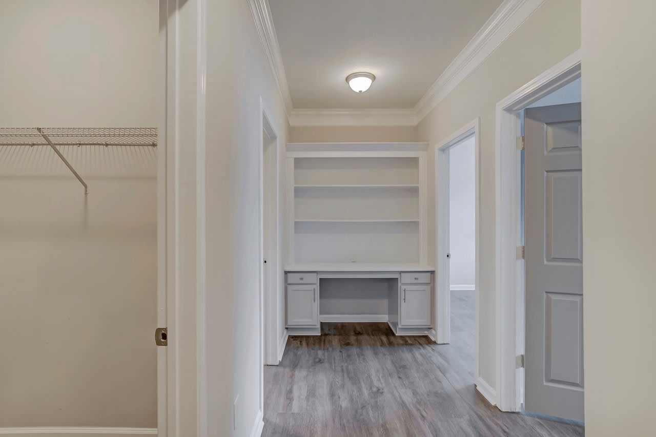 Lakeside at Town Center Apartments Image 30