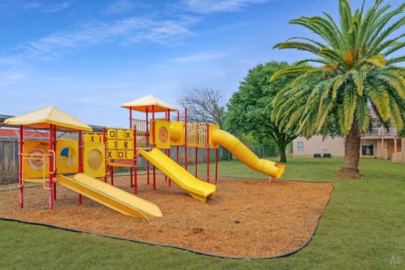 Palm Tree Apartments Image 8