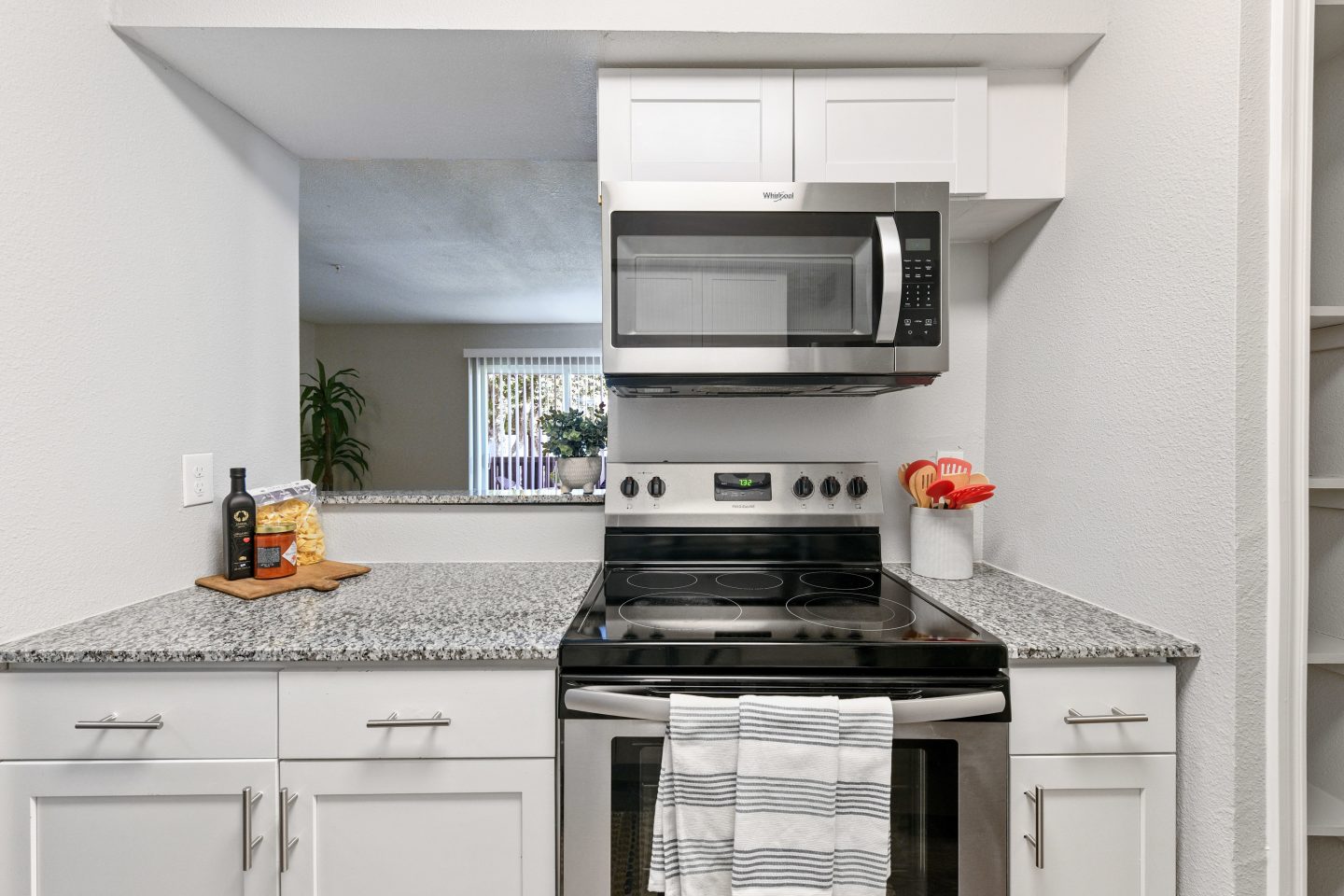 The Broadway Apartment Homes Image 2