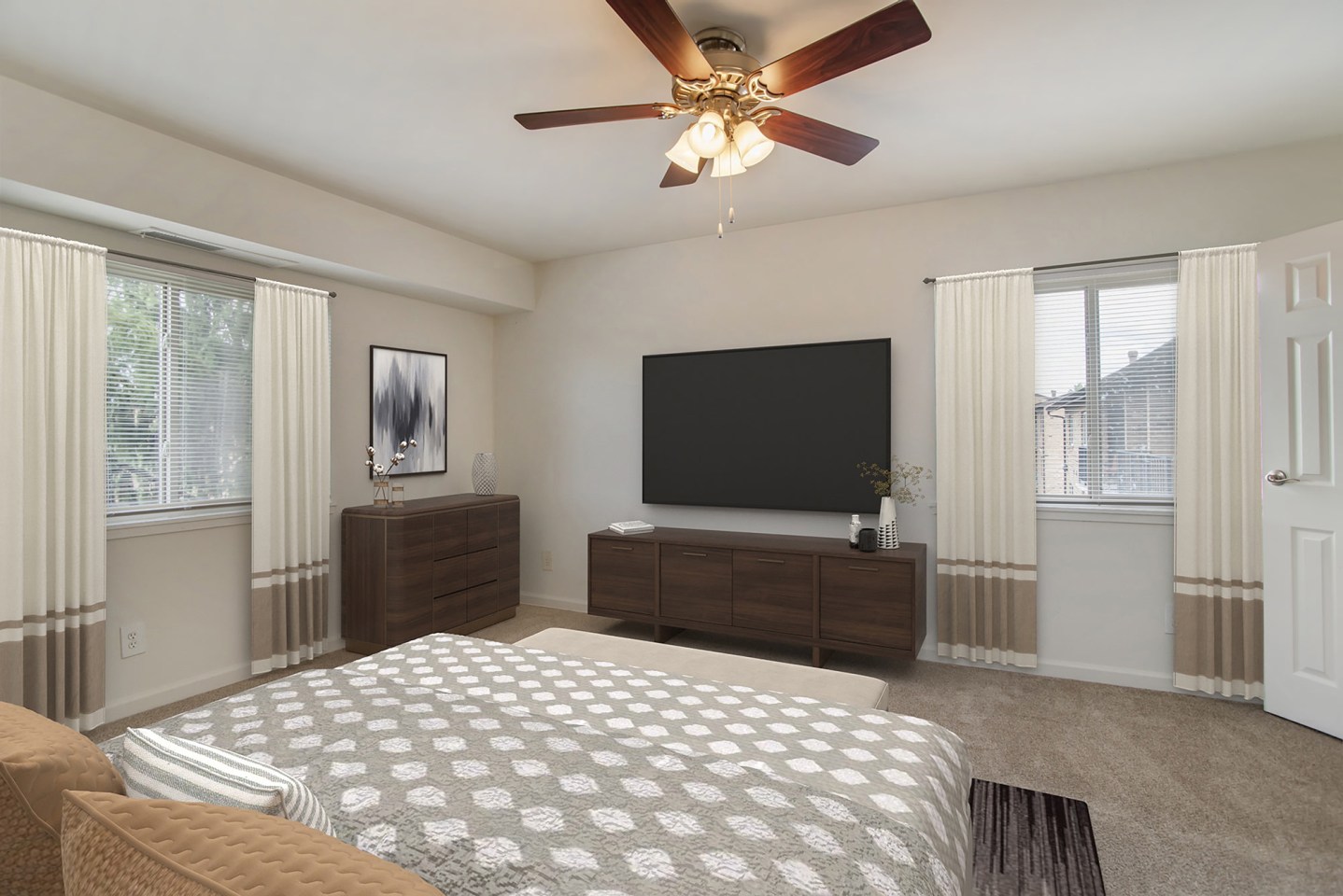 THE MANOR/THE MANOR EAST APARTMENTS Image 11