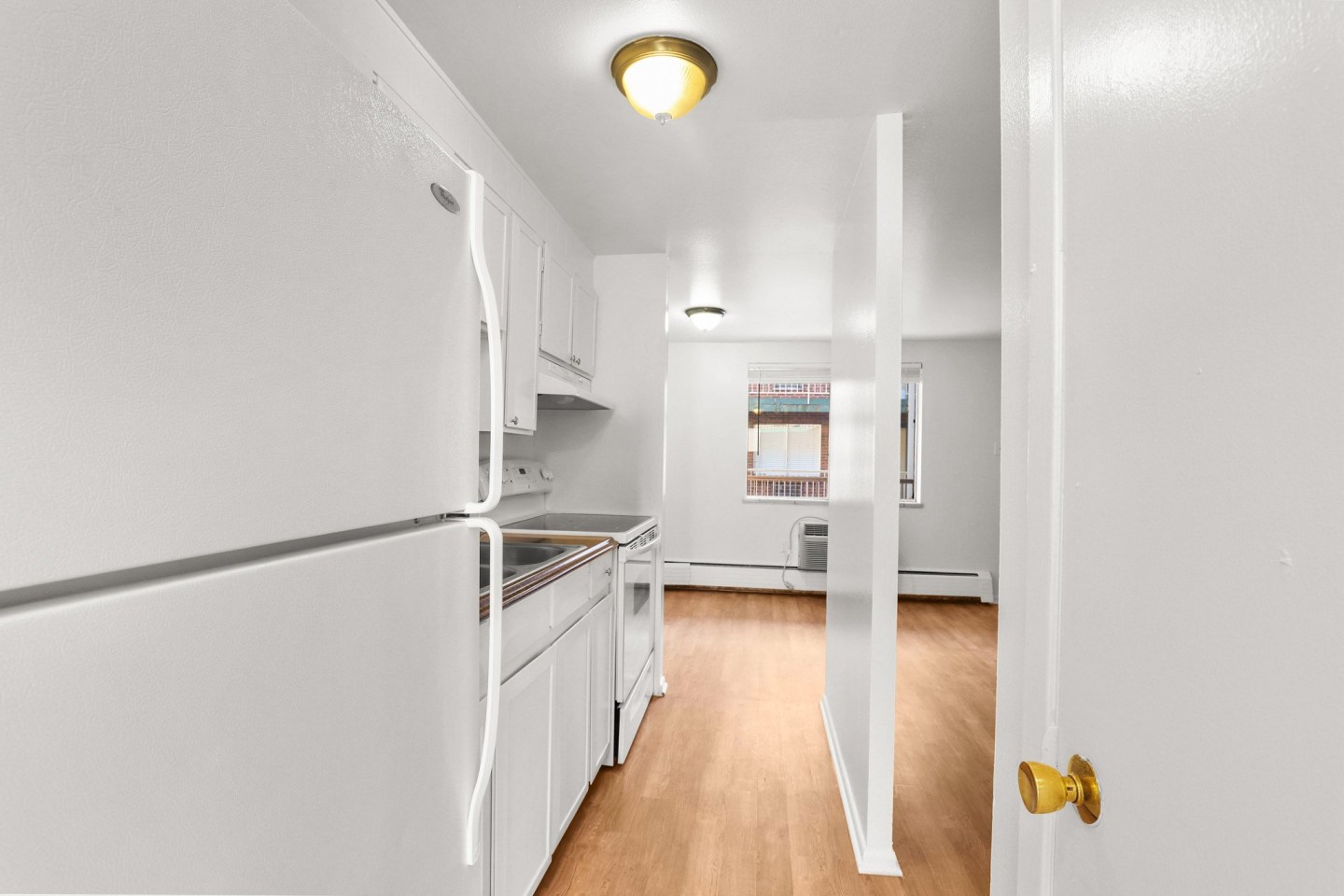 Camelot Apartments Image 11