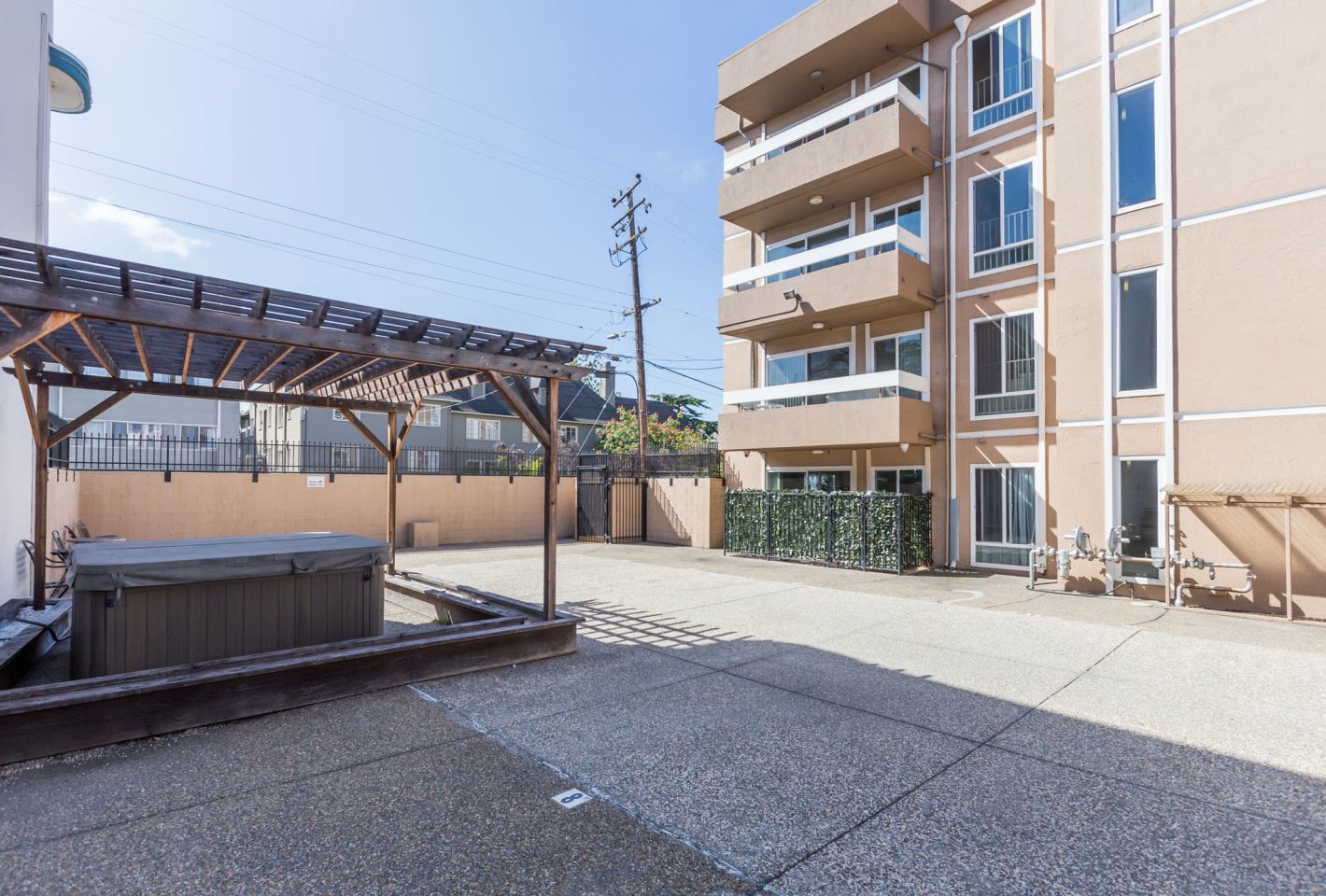 257 Vernon Apartments Image 14