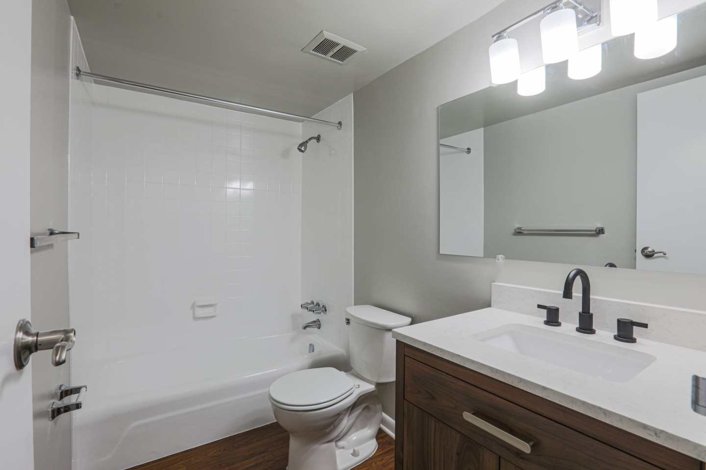 Brinkley Manor Image 14