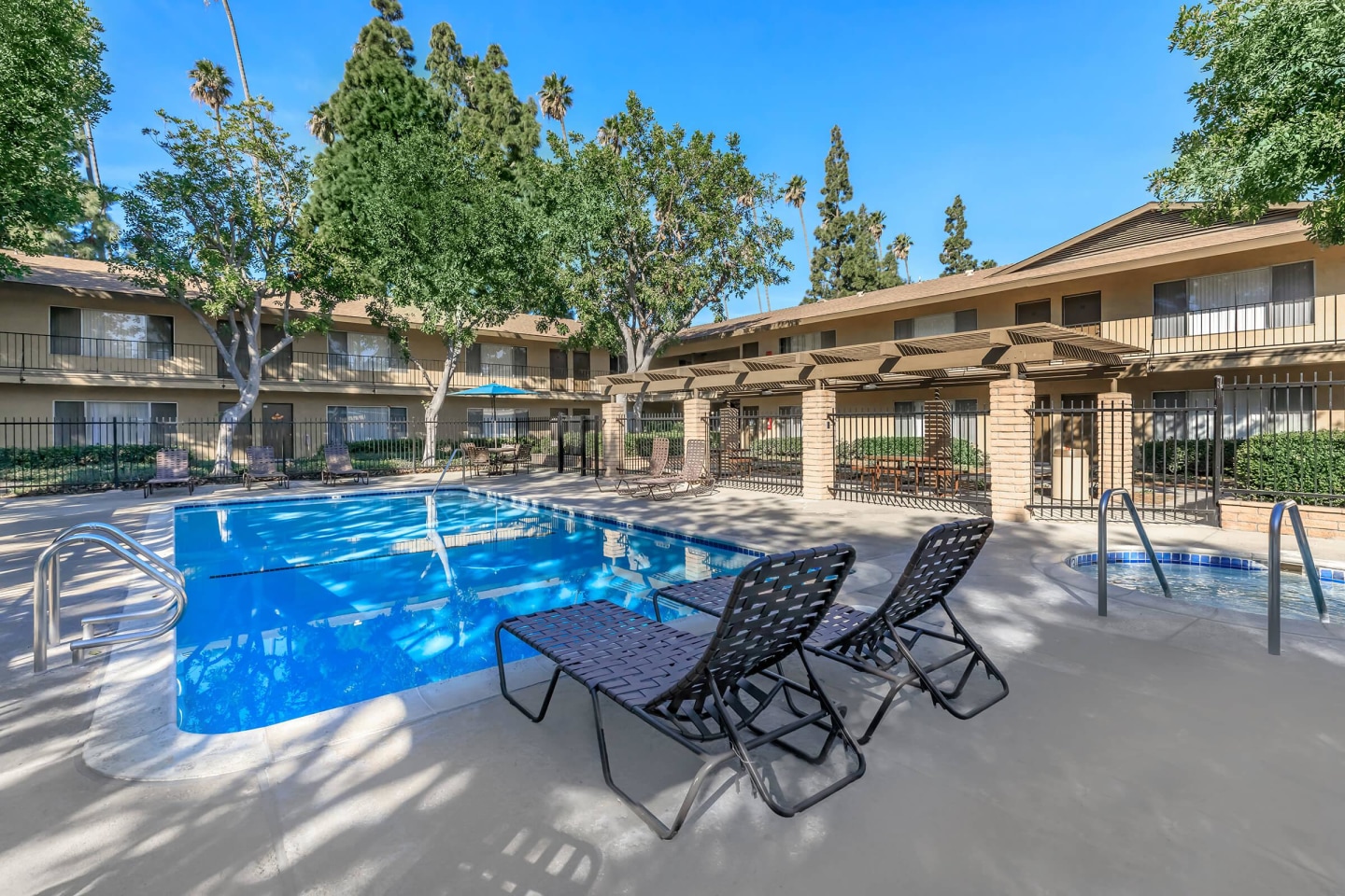 Barcelona, Palm Lane & Seville Apartment Homes Image 19