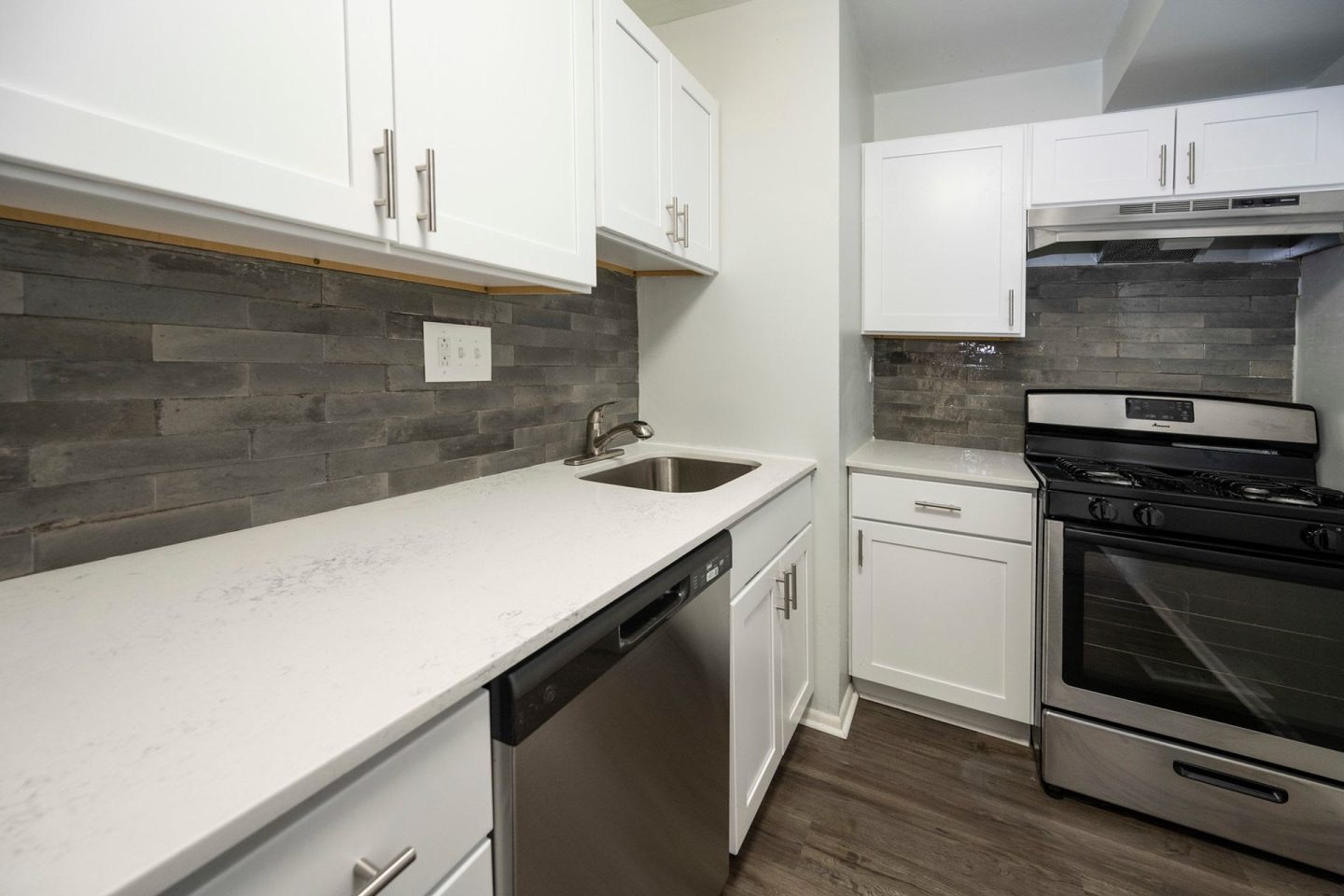 Tomlinson Court Apartments Image 1