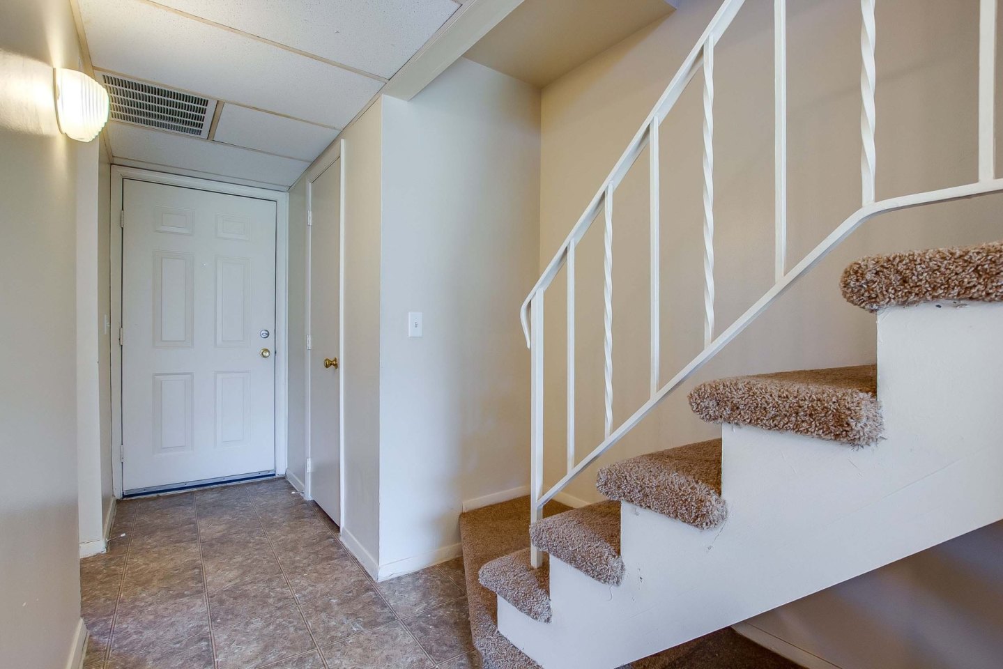 Black Hawk Apartments Image 7