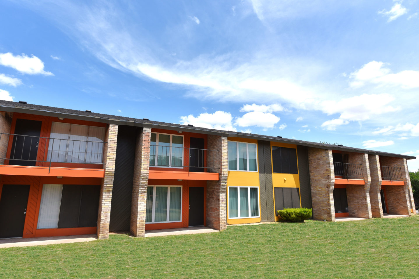 Plaza Square Apartments Image 3