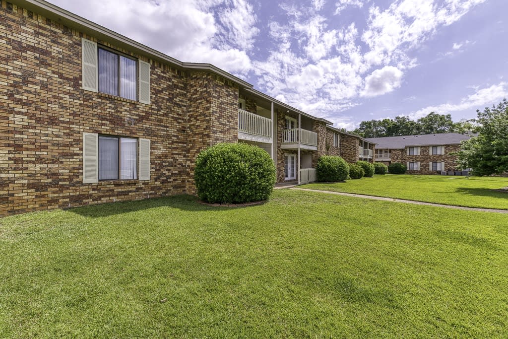 Briarwood Condominiums Image 2