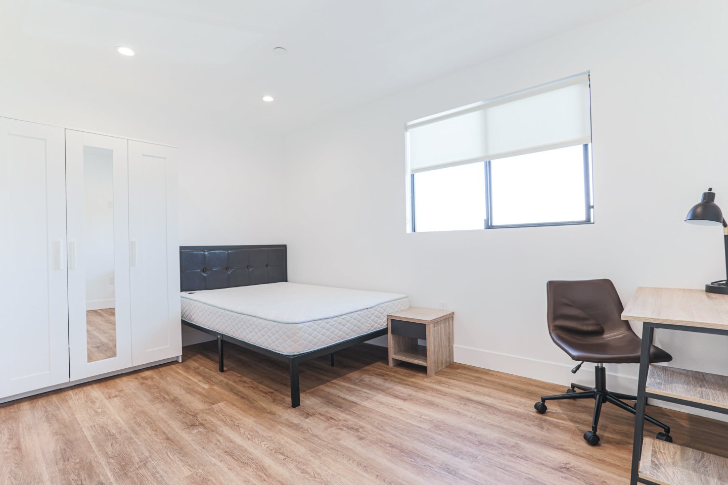1620 W 35th Place - Co-Living Image 8