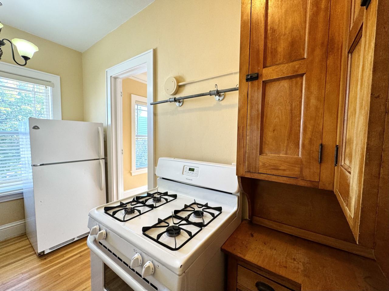 2545 Garfield Image 11