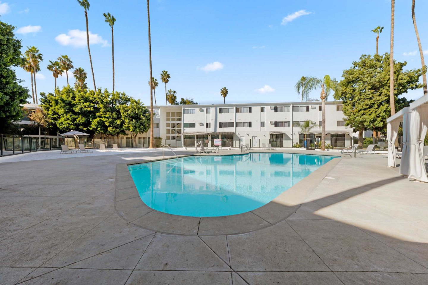 Summerview Beach Resort Luxury Apartments Image 15