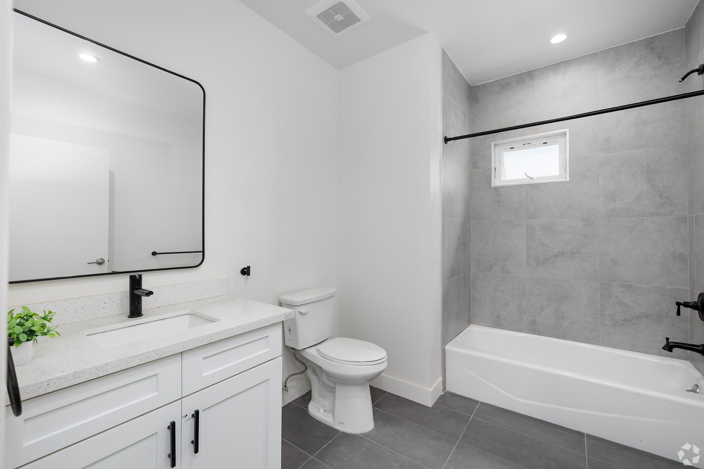 1128 W 37th Drive - Co-Living Image 8