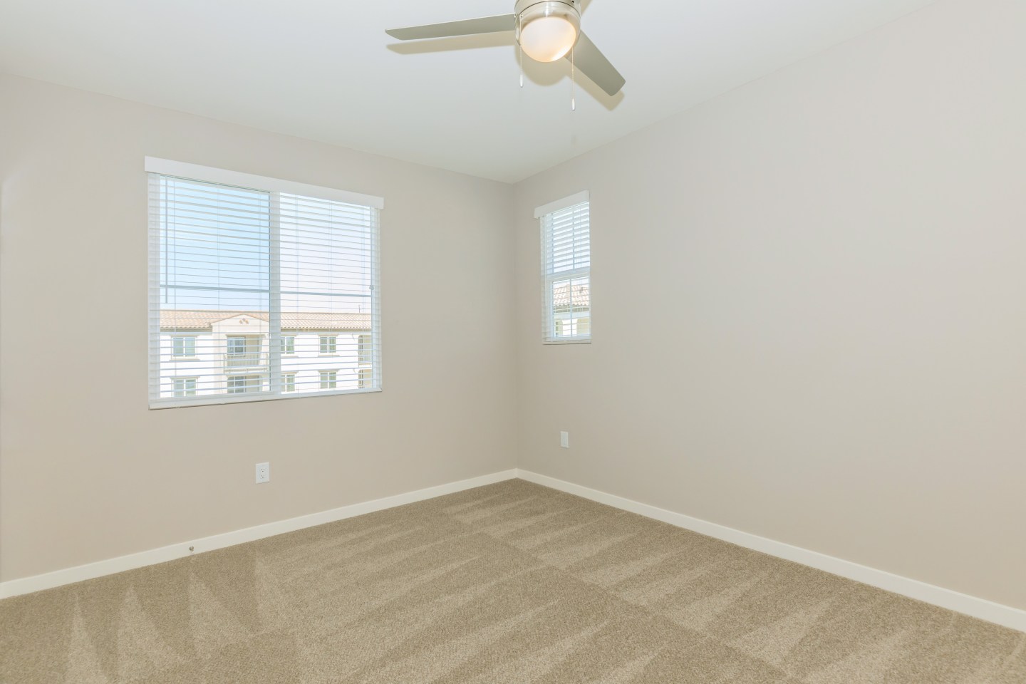 Los Alamitos Luxury Apartments Image 8
