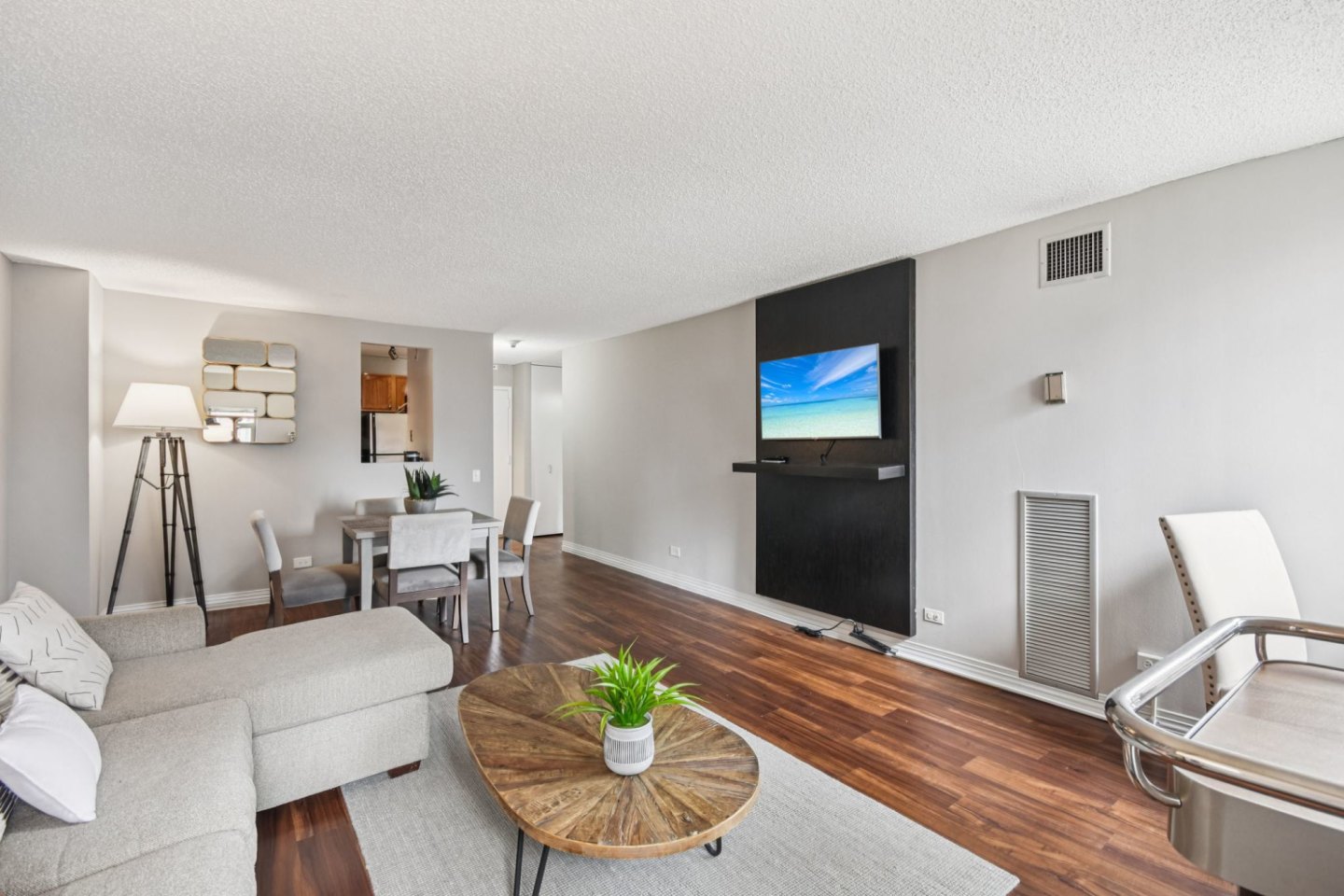 100 West Chestnut Apartments Image 34