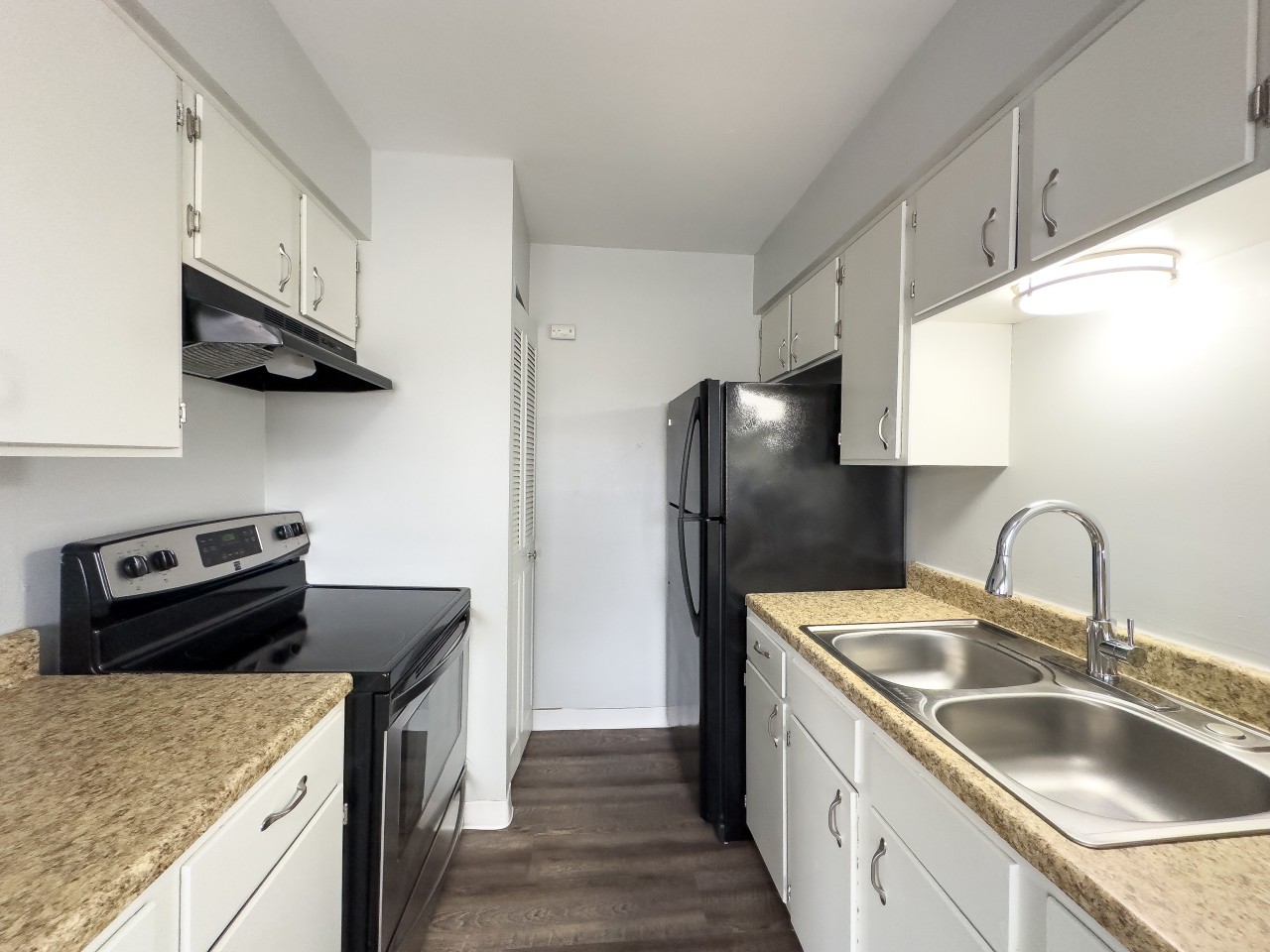 Somerset Villa Apartments Image 5