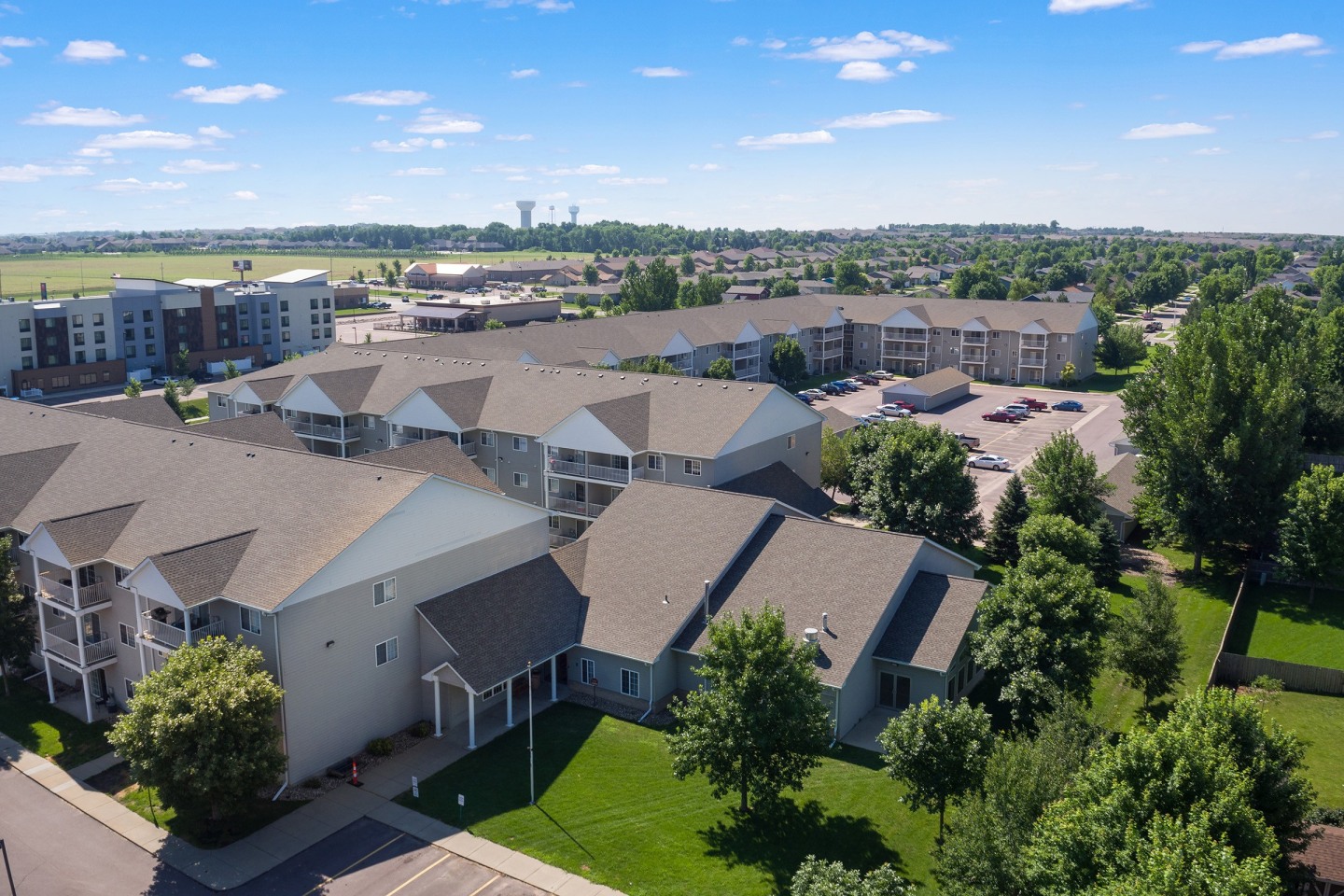 Platinum Valley Apartments Image 24