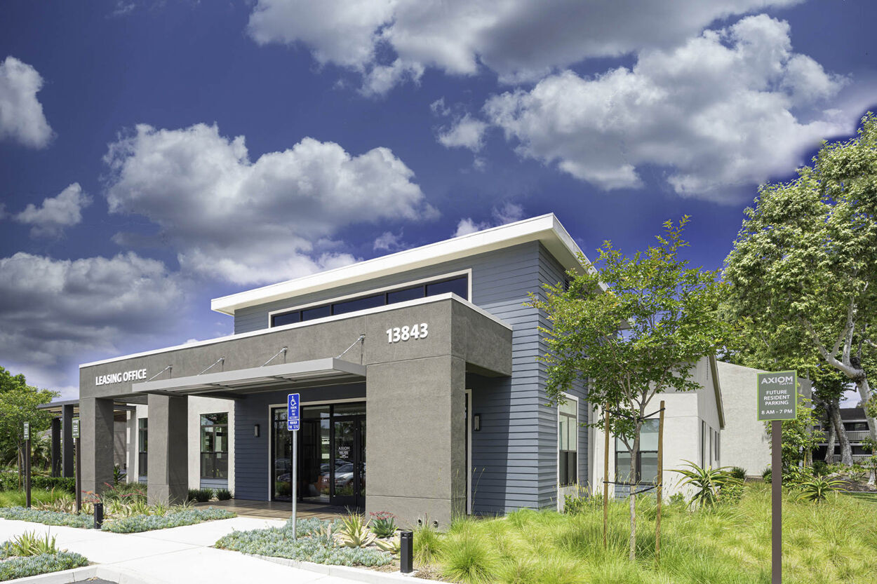 Axiom Tustin Image 38