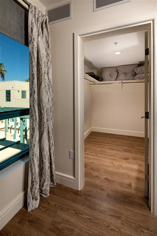 2300 Wilshire Image 27