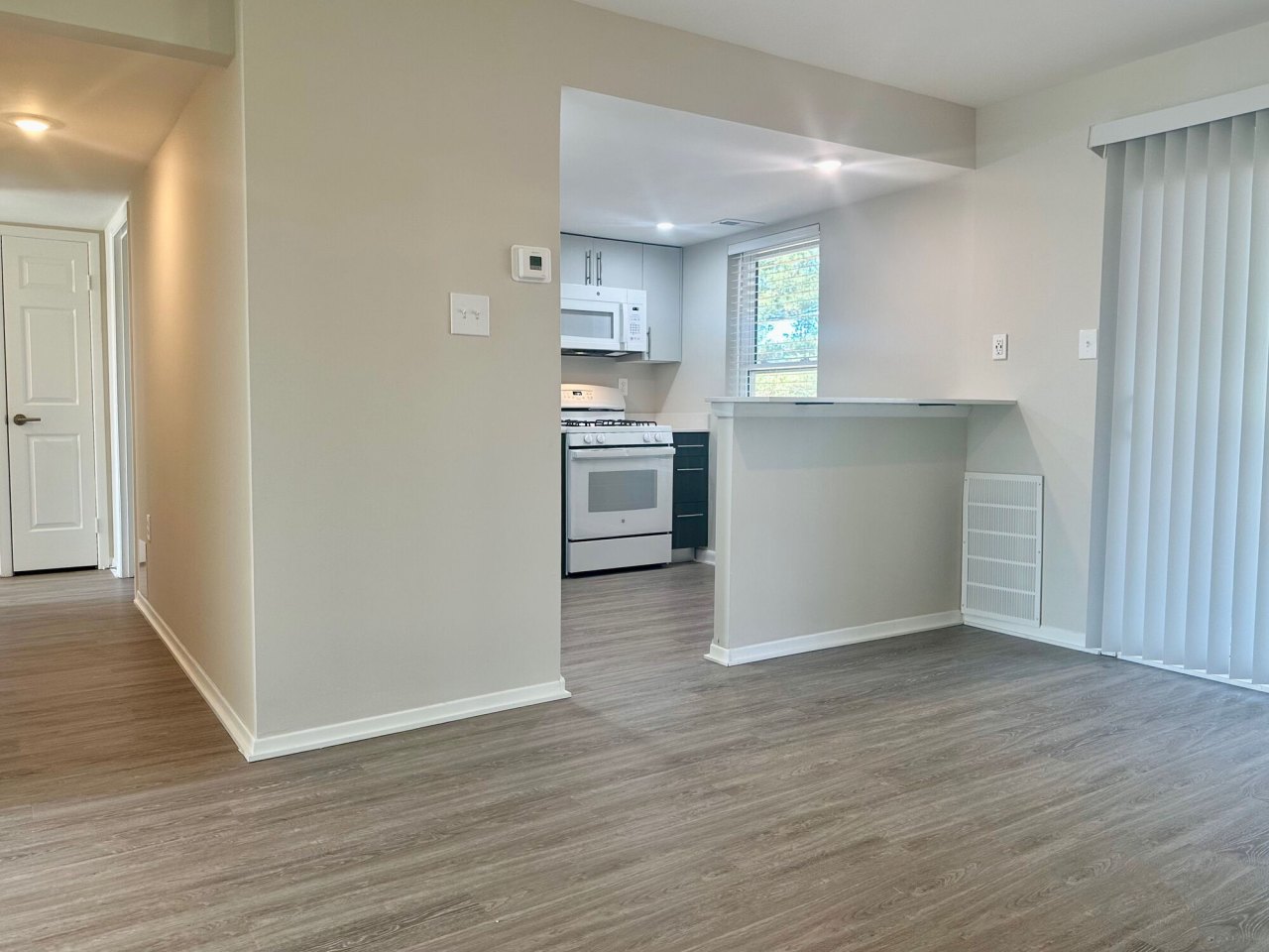 Lakeside Apartments Image 13