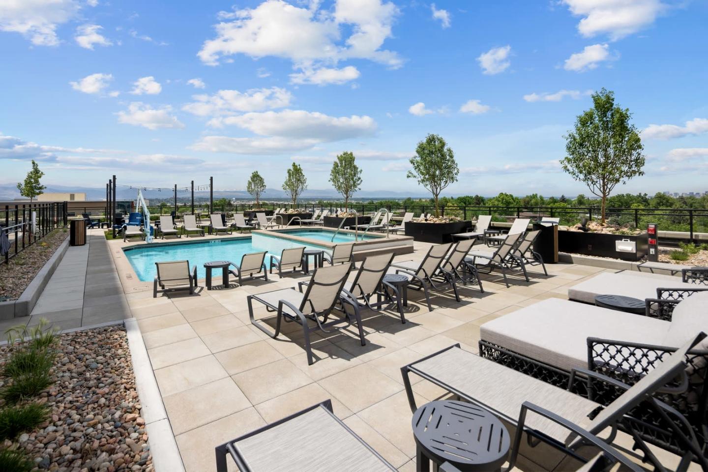 The Emerson Image 16