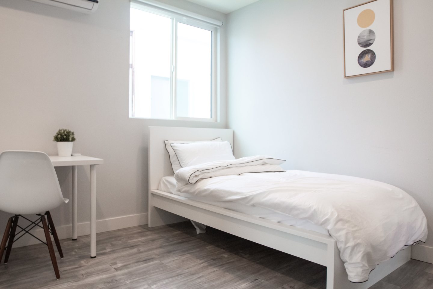 1729 W Adams Boulevard - Co-Living Image 7