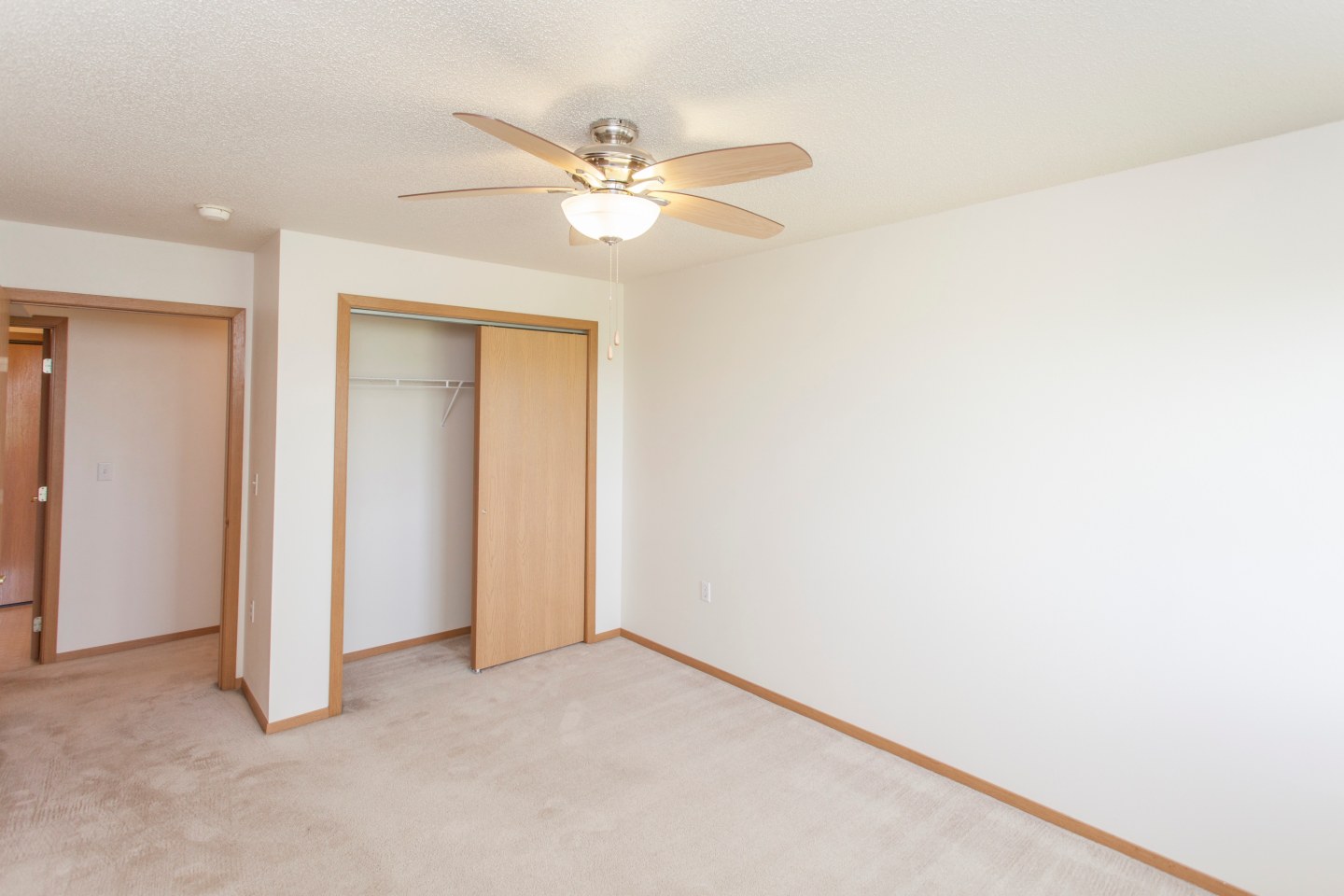 Platinum Valley Apartments Image 33