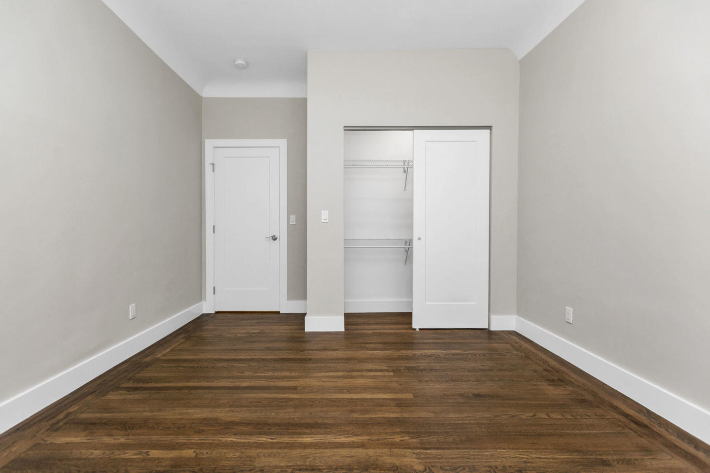 Oak Shrader Apartments Image 11