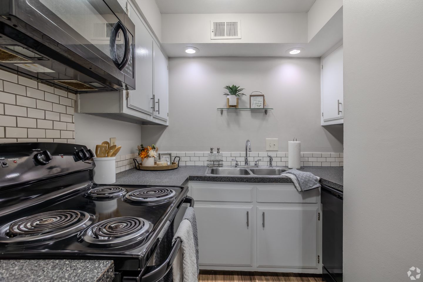 Somerford Square Apartments Image 5