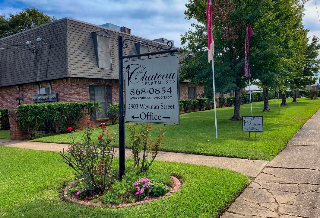 Chateau Apartments Image 20