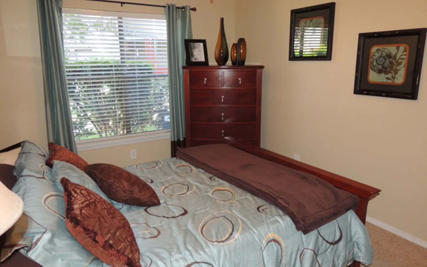 Sommerset Apartments Image 12