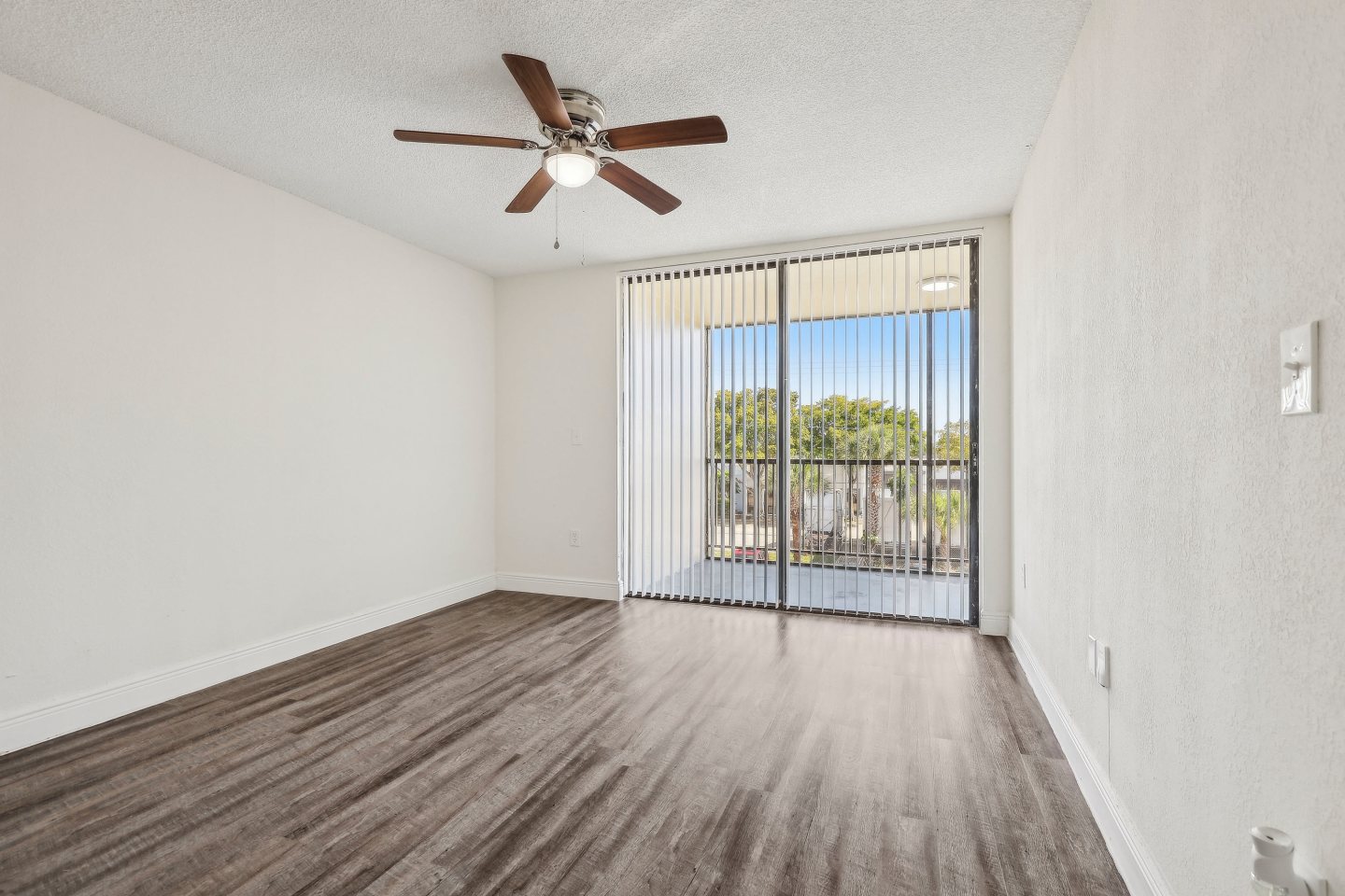 Aventura Harbor Apartments Image 37