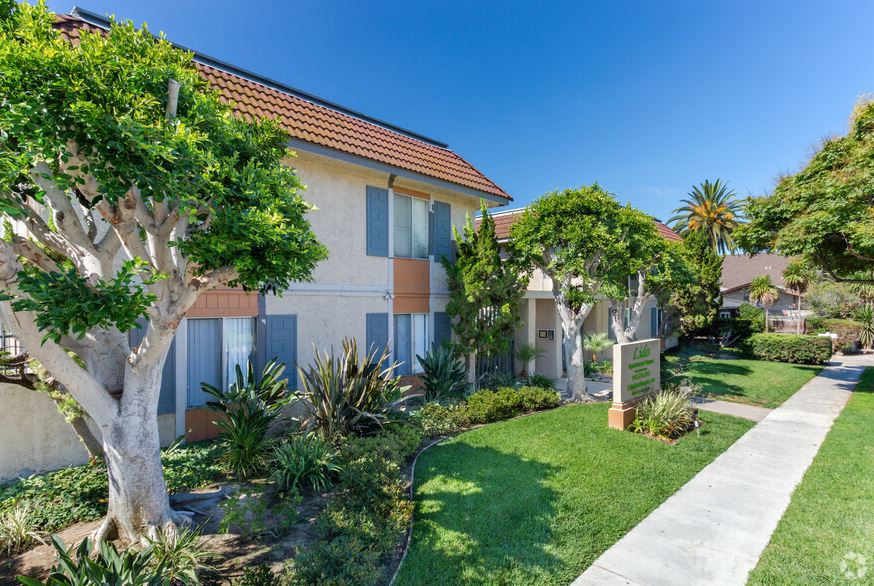 241 Avocado Street Image 1
