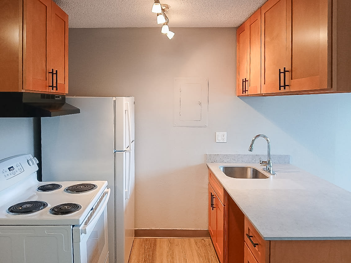 Phoenix Court Apartments Image 6