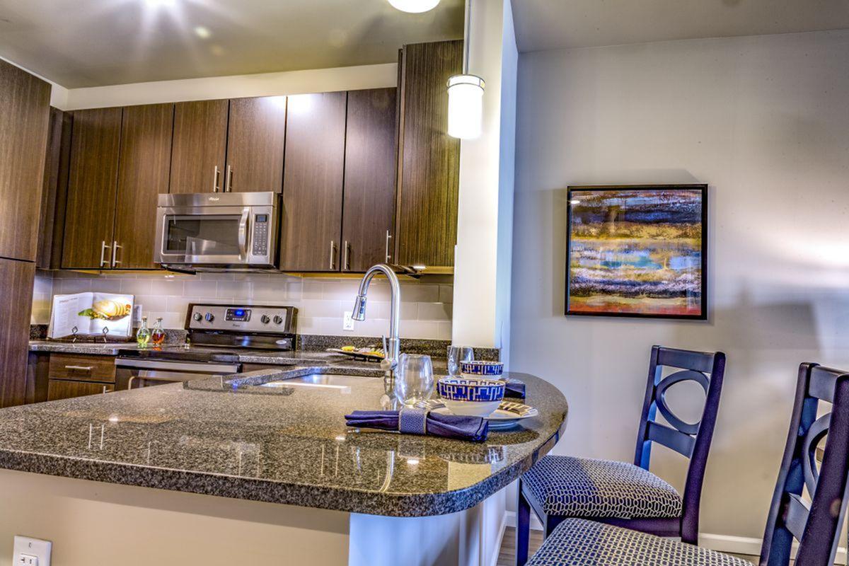 Alinea Town and Country Image 18