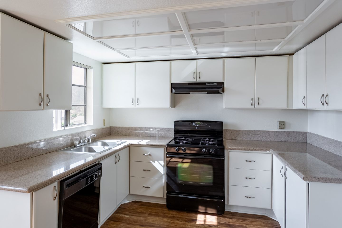 Hawthorne Manor Apartments Image 18
