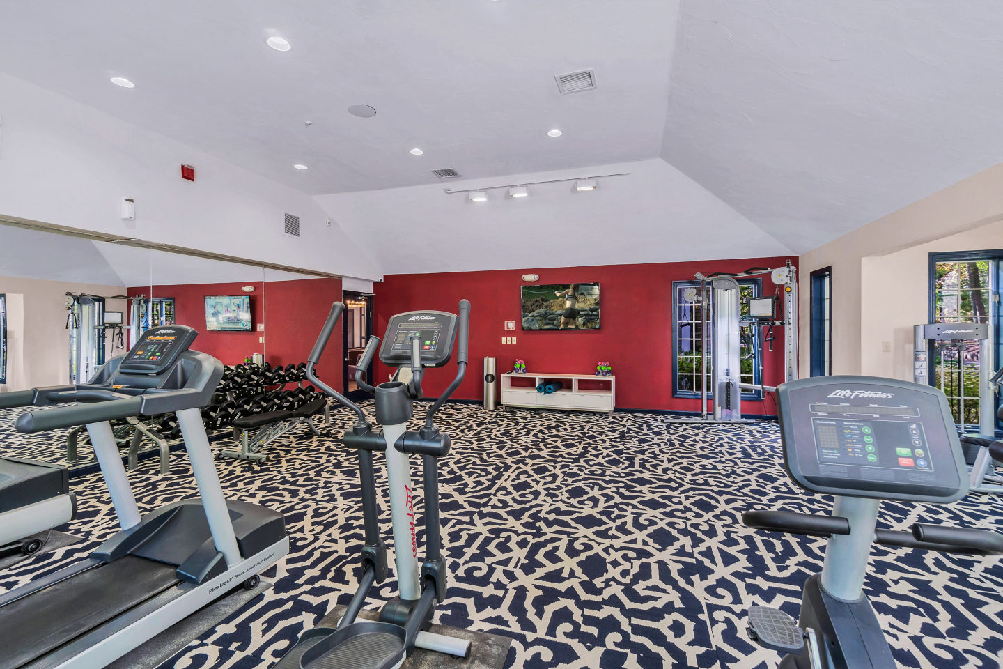 Royal Crest Estates Image 15