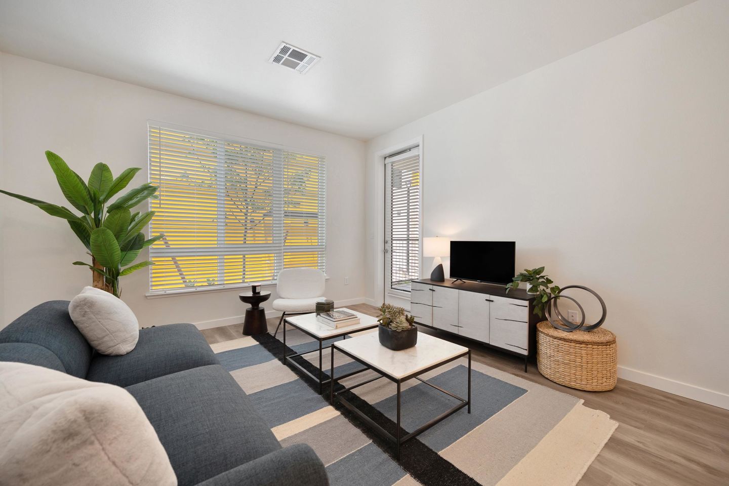 Halcyon Apartments Image 166