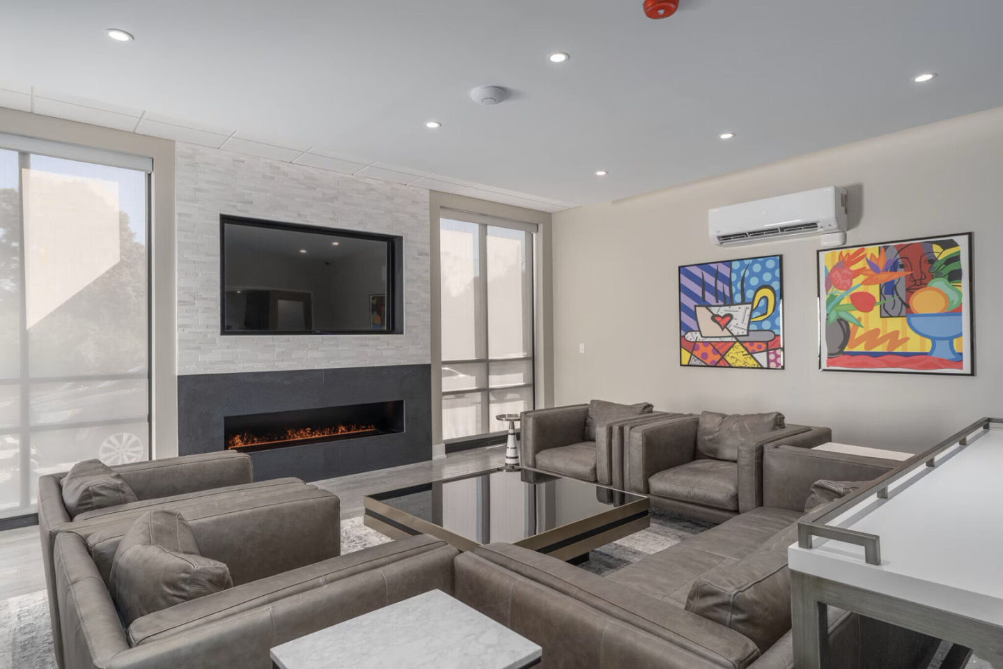 Plaza Apartments Image 1