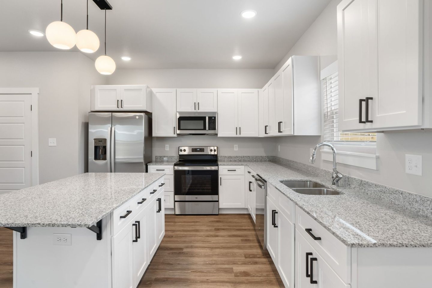 BIRDMASTER DRIVE RESIDENCES Image 9