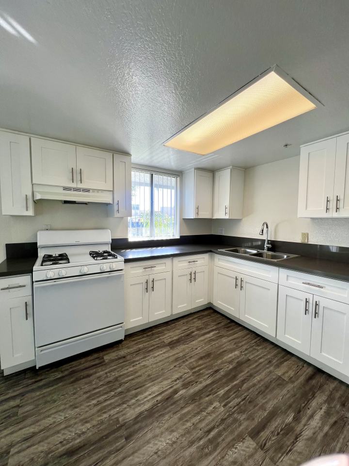 Park Tower Apartments Image 3