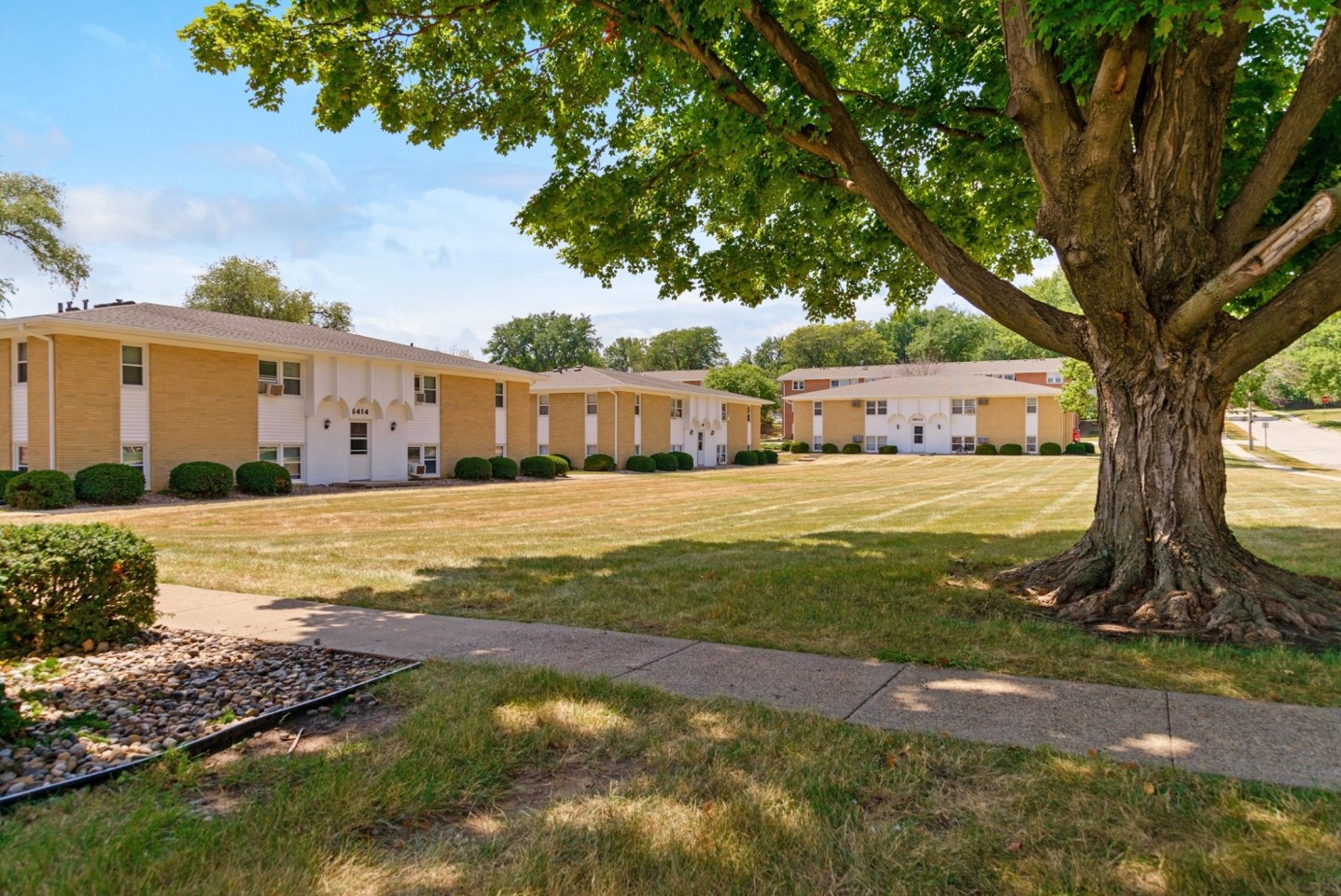 Plaza Manor Image 7
