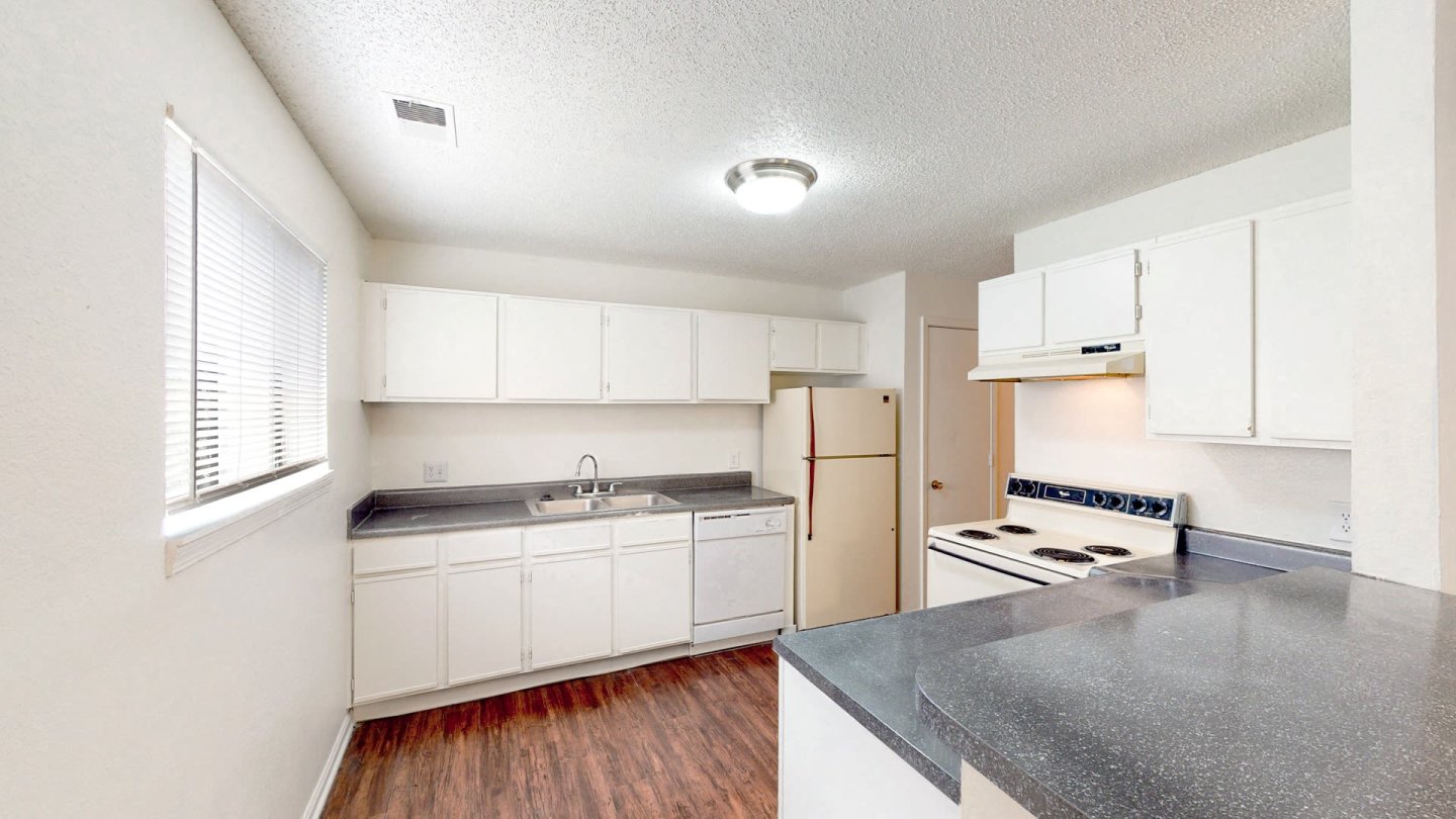 Skyline Apartments Image 20