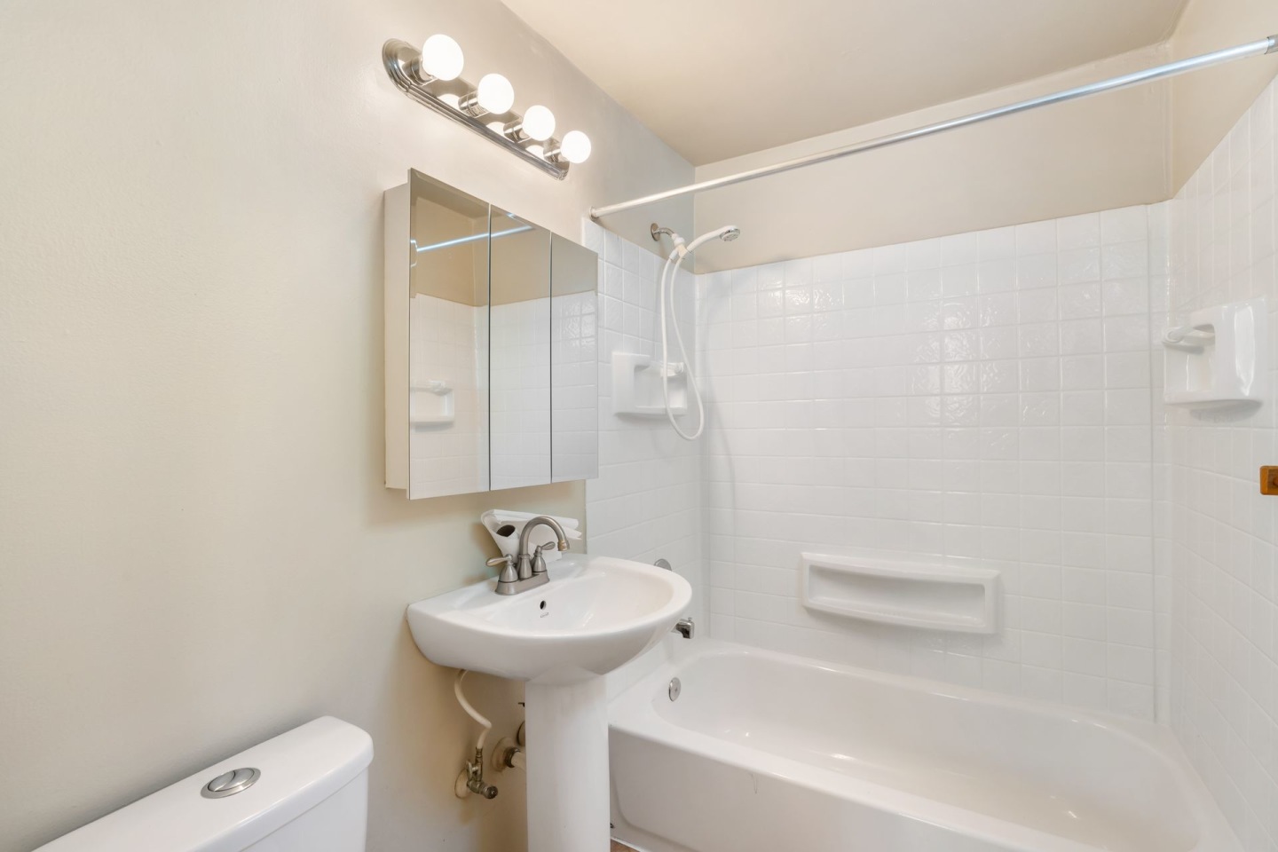 Dolphin Apartments Image 19