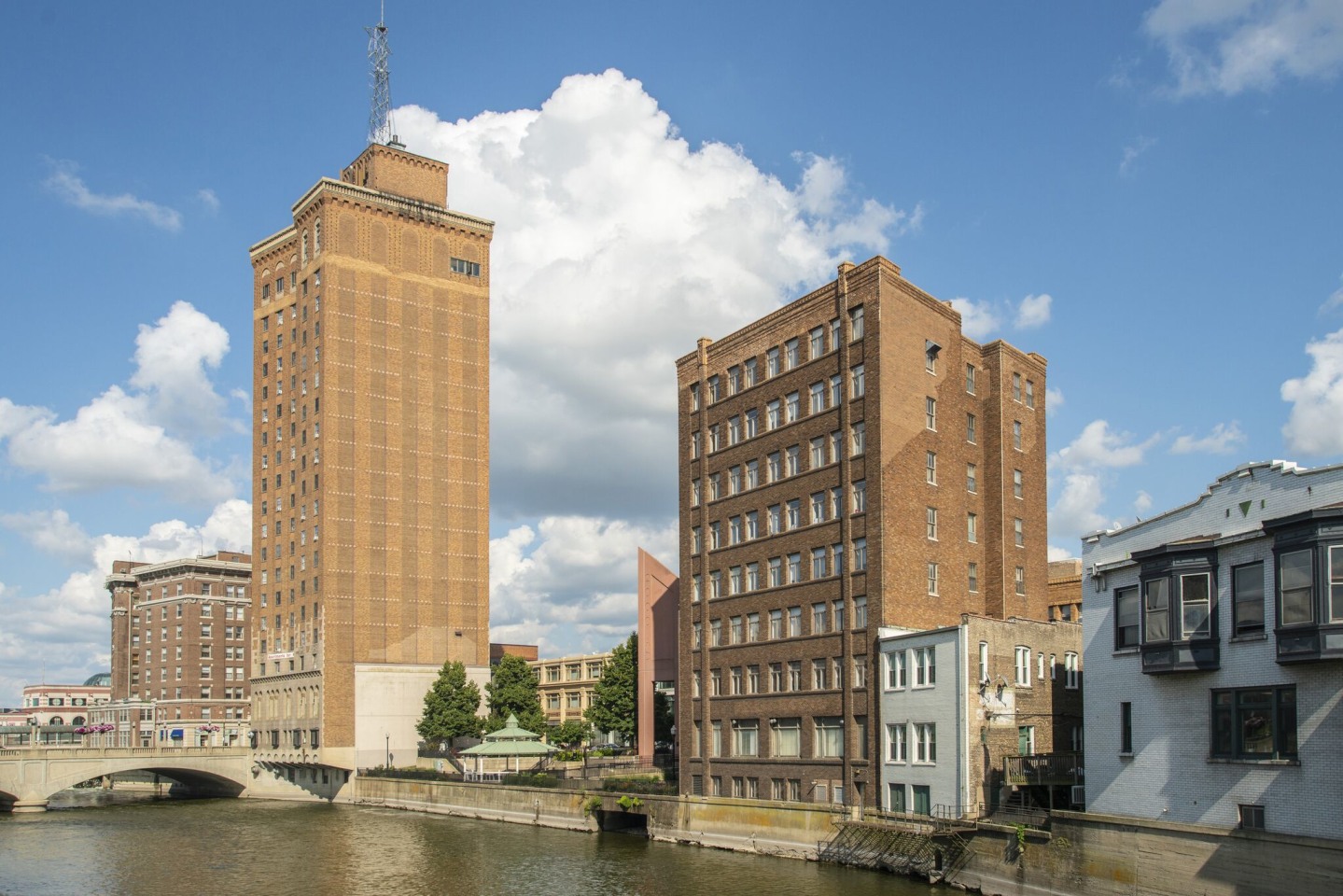 Leland Tower Apartments Image 7