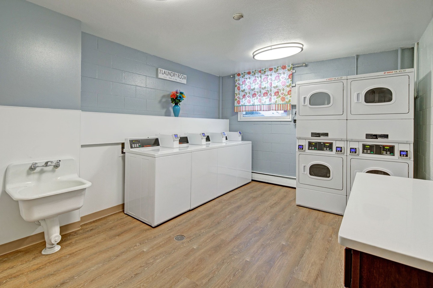 Century Plaza Apartment Homes Image 9