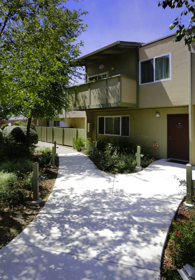 Town House Plaza Image 3