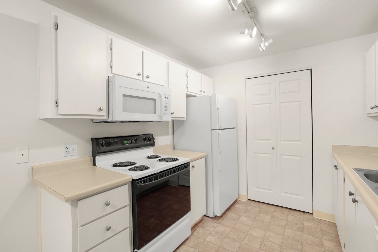 Hidden Creek Apartments Image 9