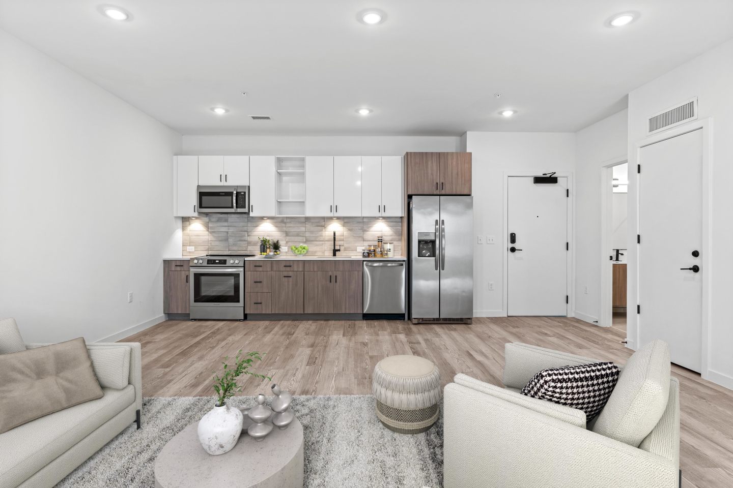 1510 Belleville Image 2